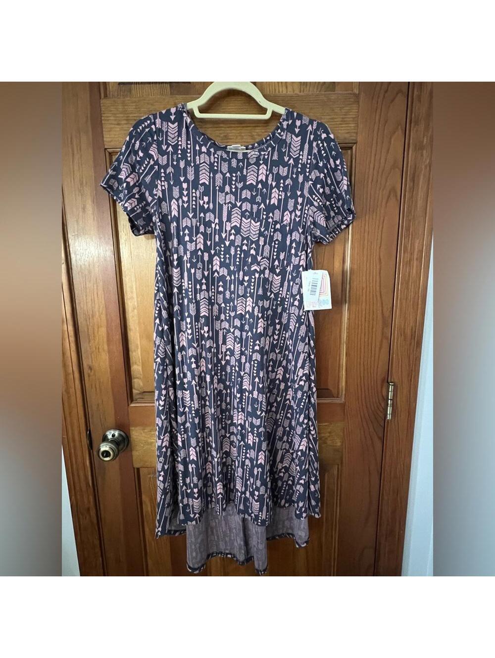 LuLaRoe Carly Dress Gray Pink Arrows Unicorn T Shirt High Low Swing Flowy XS NWT